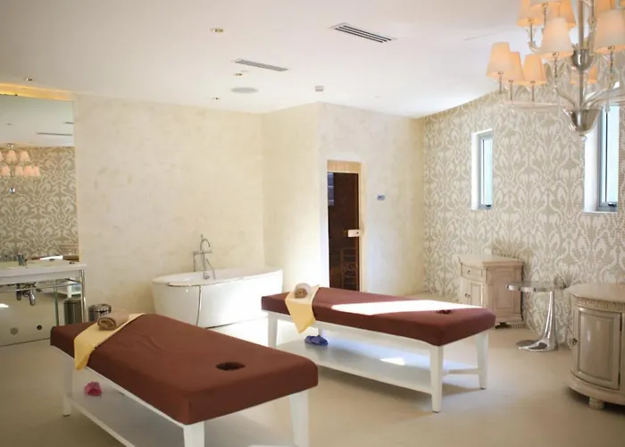 Apartahotel Near Airport, Double Bed, White Gym &