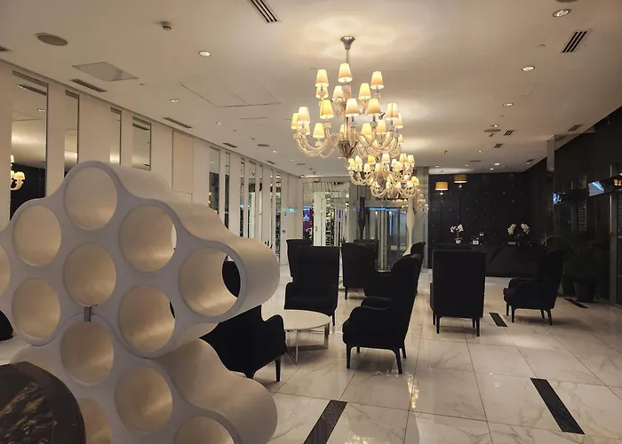 Apartahotel Near Airport, Double Bed, White Gym & Manila